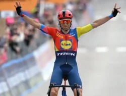 Roglic loses time as Verona wins Giro stage 15