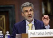 ‘Godfather of AI’ warns again that it could lead to the end of humanity: ‘A lot of people inside those companies are worried’