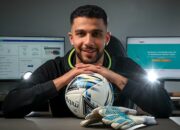 How does a star goalkeeper prepare for an Australia Cup final? Managing home loans, duh